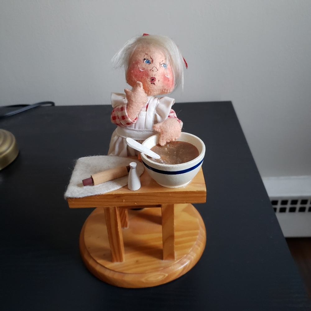 Annalee Mother's Little Helper 7" must go by 10/31 or being donated